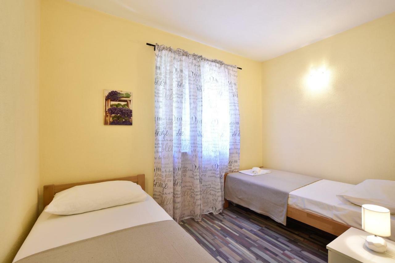 Villa Mar 1 - Luxury Apartments Pucisca Bagian luar foto