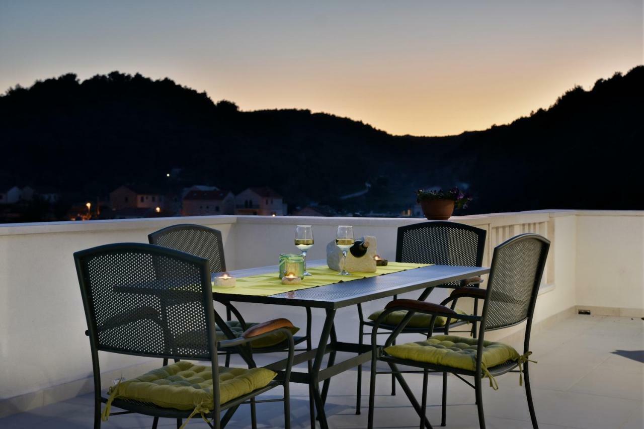 Villa Mar 1 - Luxury Apartments Pucisca Bagian luar foto