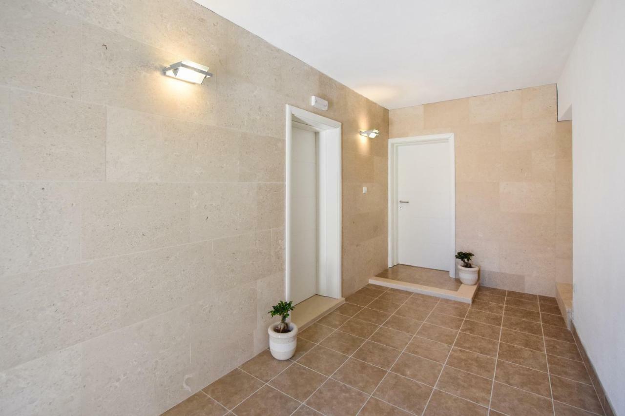 Villa Mar 1 - Luxury Apartments Pucisca Bagian luar foto